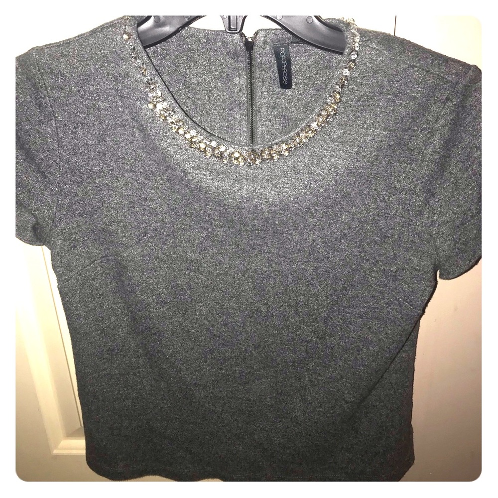 Porophrose blouse with a rhinestone and zip back